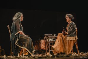 20250516 SARAH Centro A Menina Escorrendo Pelos Olhos Da Mãe 0G7A9950