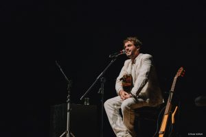 Theo Bial no palco do SARAH