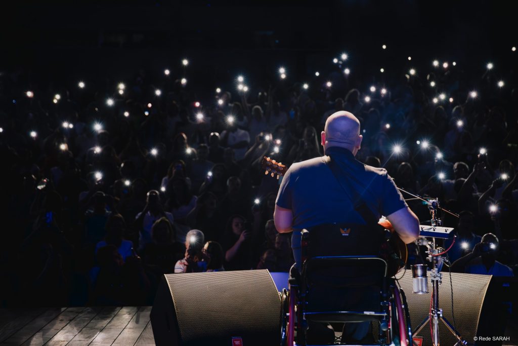 Herbert Vianna no palco do SARAH Herbert Vianna no palco do SARAH durante "Laterna dos afogados"